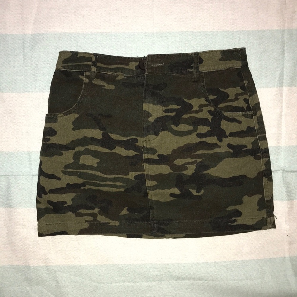 WORN ONCE camo skirt